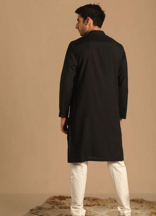 alt message - Manyavar Men Casual Black Kurta image number 2