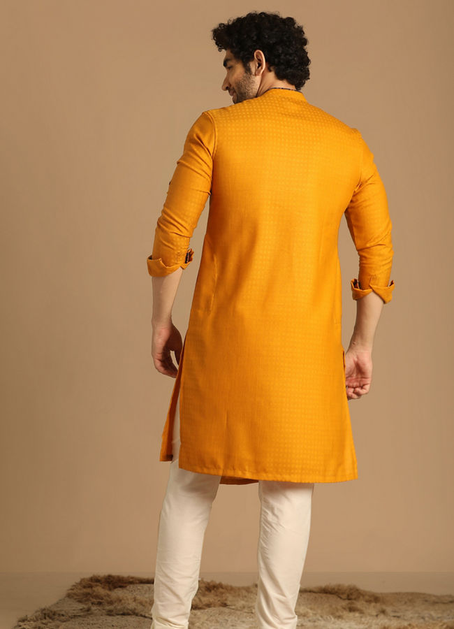 alt message - Manyavar Men Crisp Light Orange Kurta image number 2