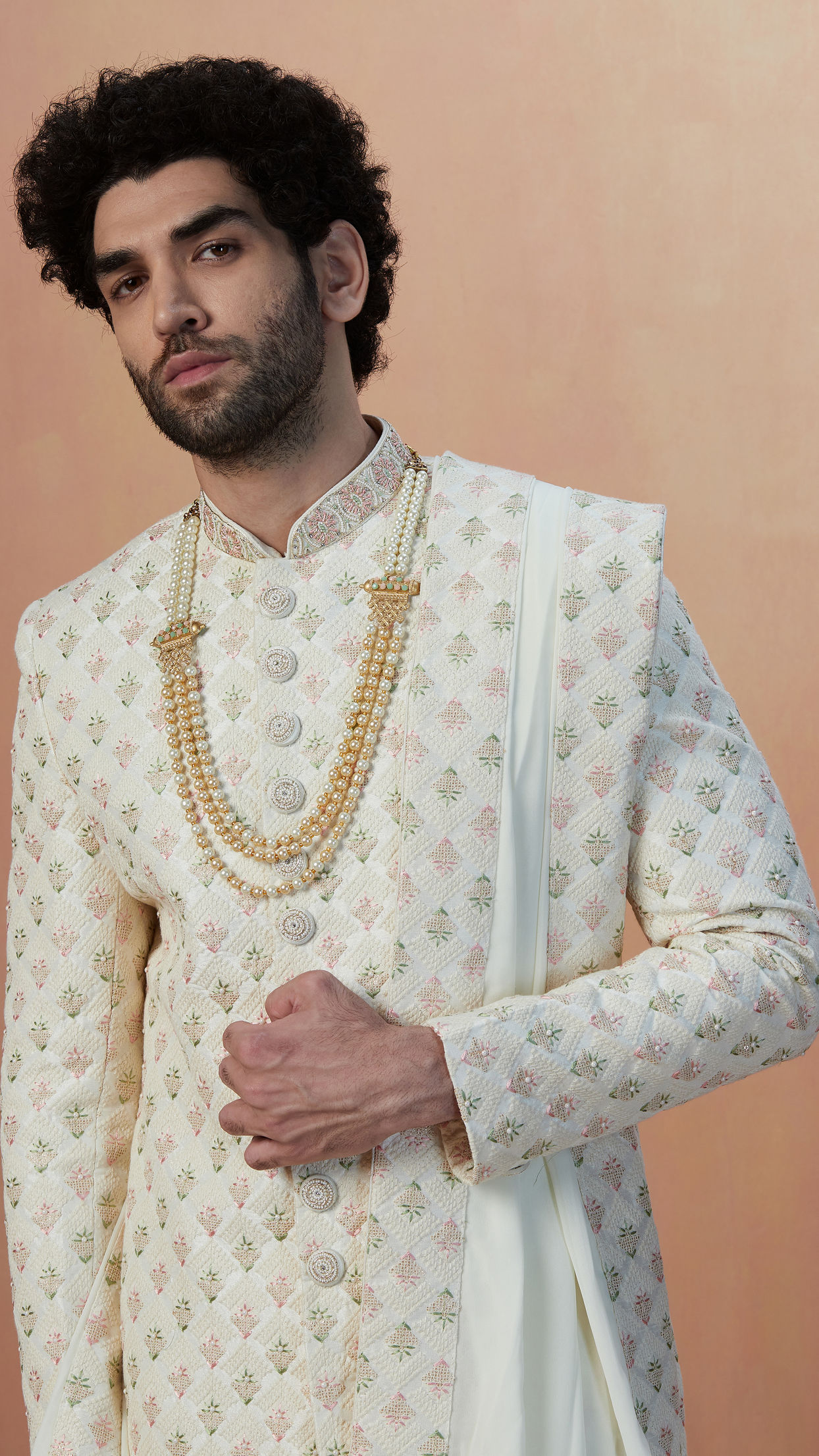 Manyavar Men Pearl White Self Embroidered Sherwani With Dupatta