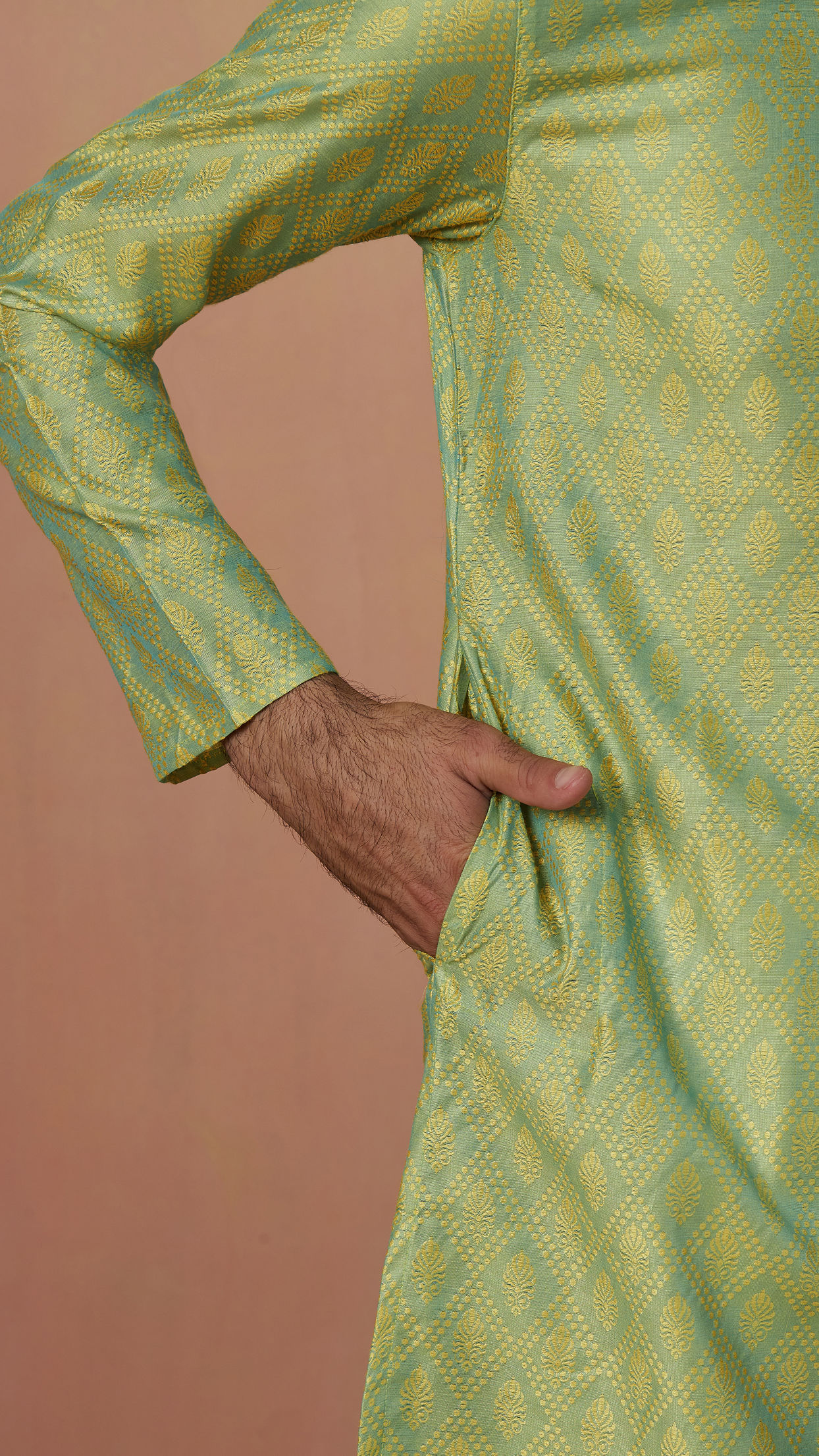 alt message - Manyavar Men Pastel Green Jacquard Kurta Pajama image number 2