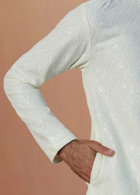 alt message - Manyavar Men Seashell White Chikankari Kurta Pajama image number 2