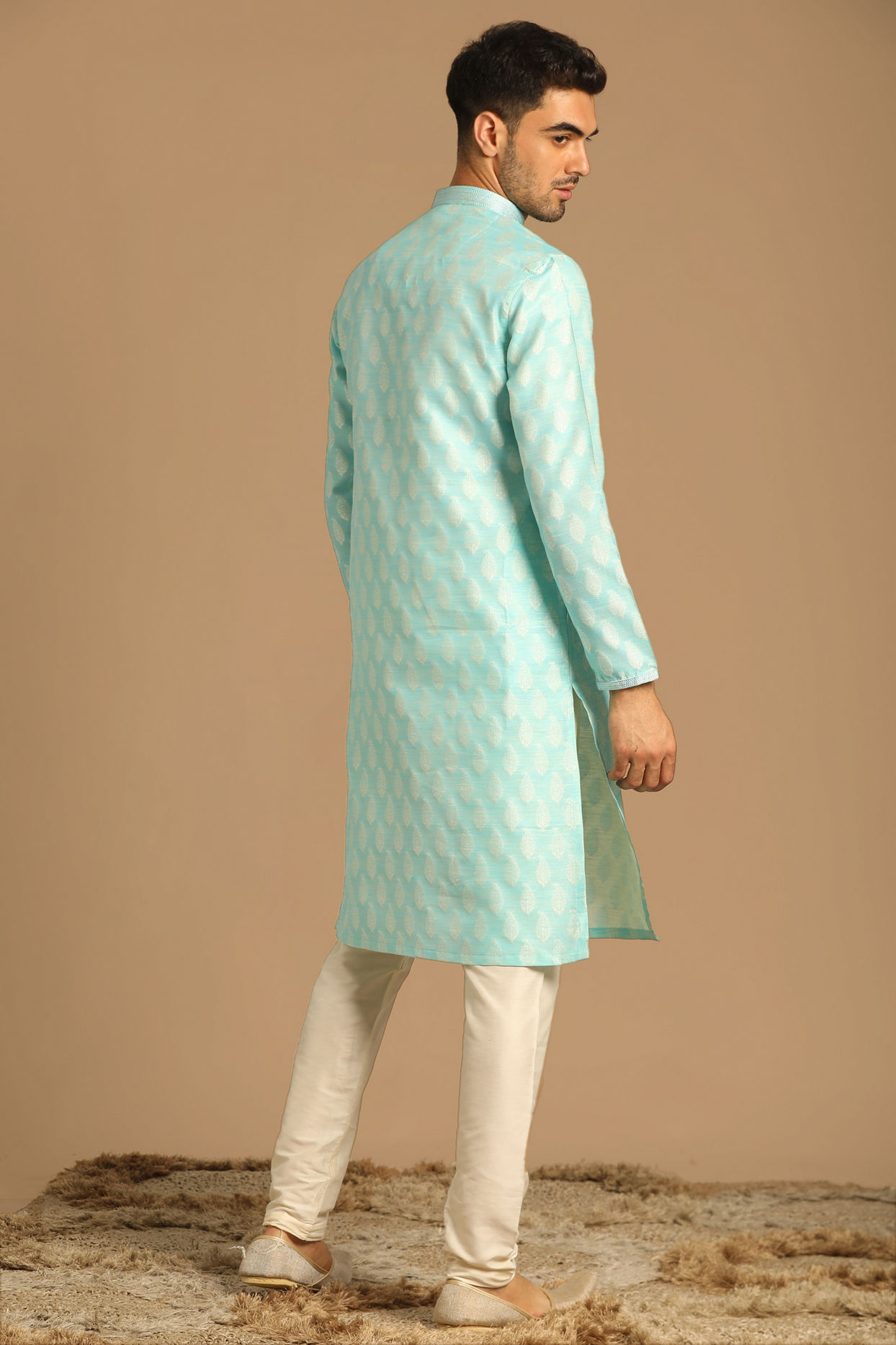 Manyavar Men Peppy Blue Kurta Set