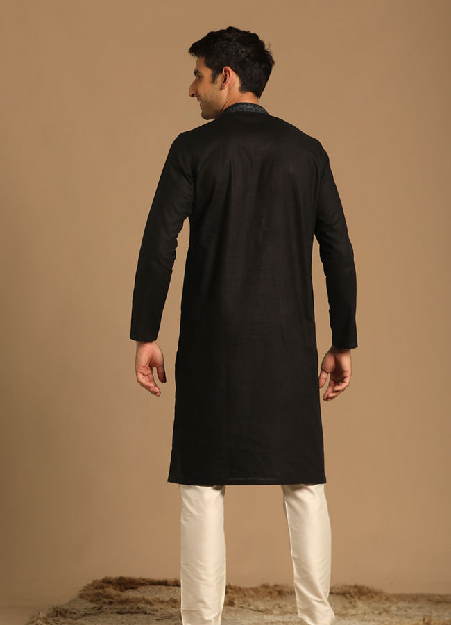 alt message - Manyavar Men Black Kurta Set With Neck Detailing image number 2