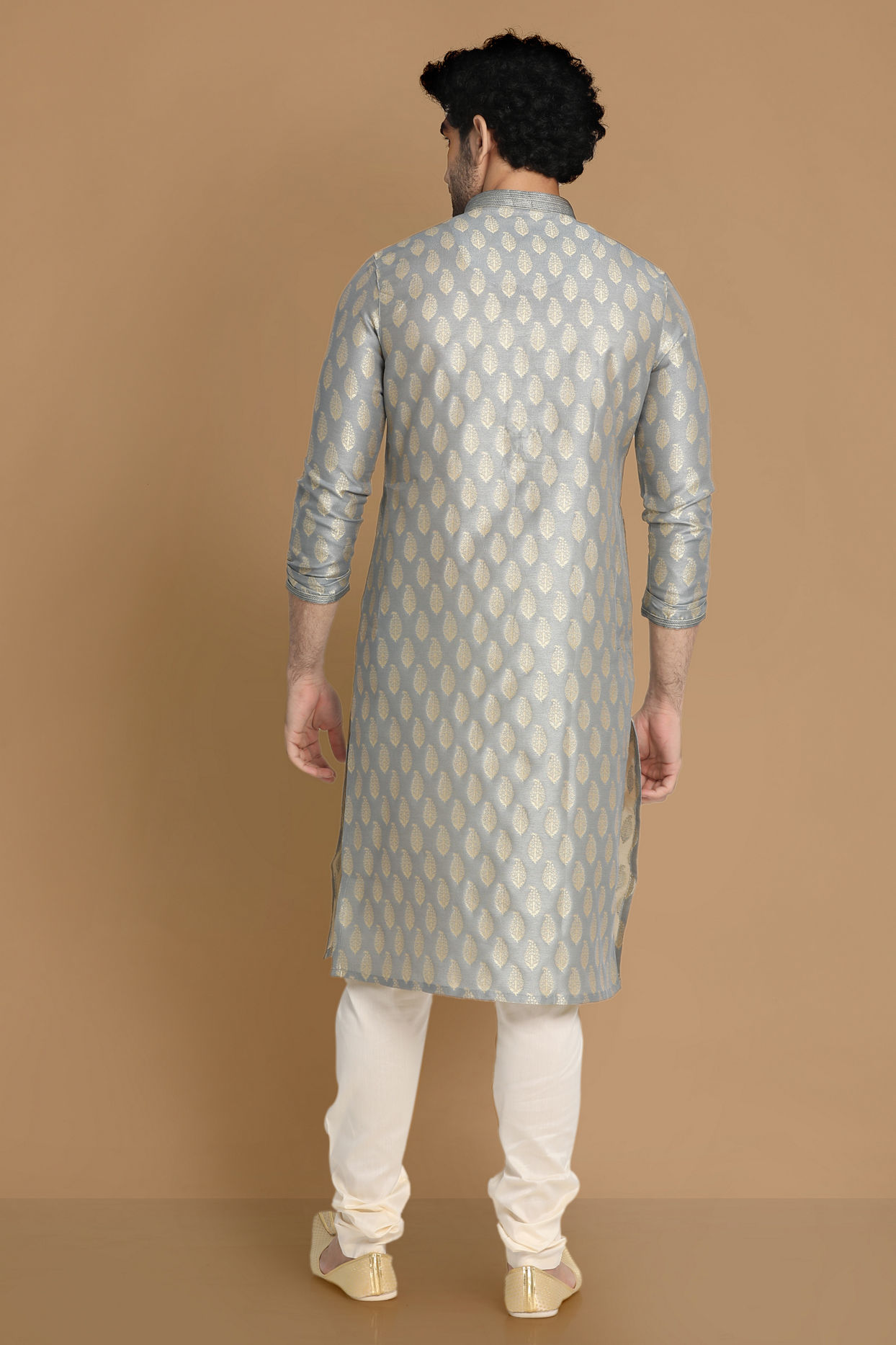 Manyavar Men Shale Grey Jacquard Kurta Set image number 2