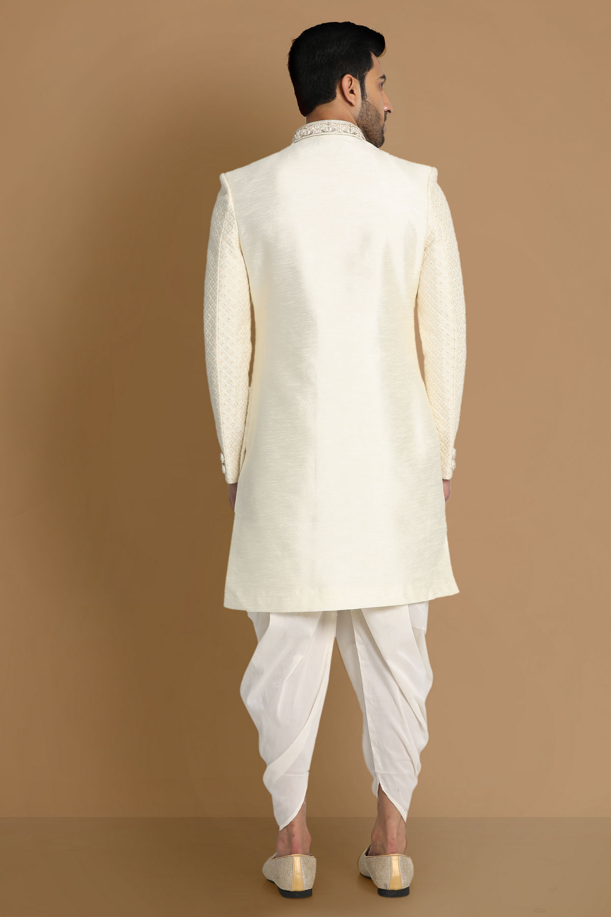 alt message - Manyavar Men Luxe Cream Indo Western Set image number 2