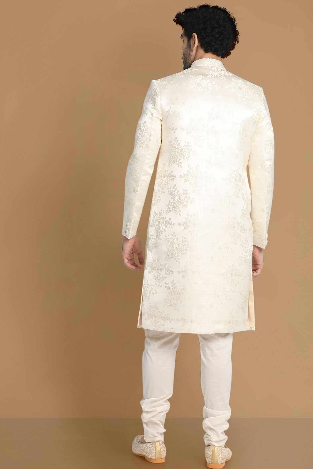 alt message - Manyavar Men Enchanting Cream Sherwani image number 3