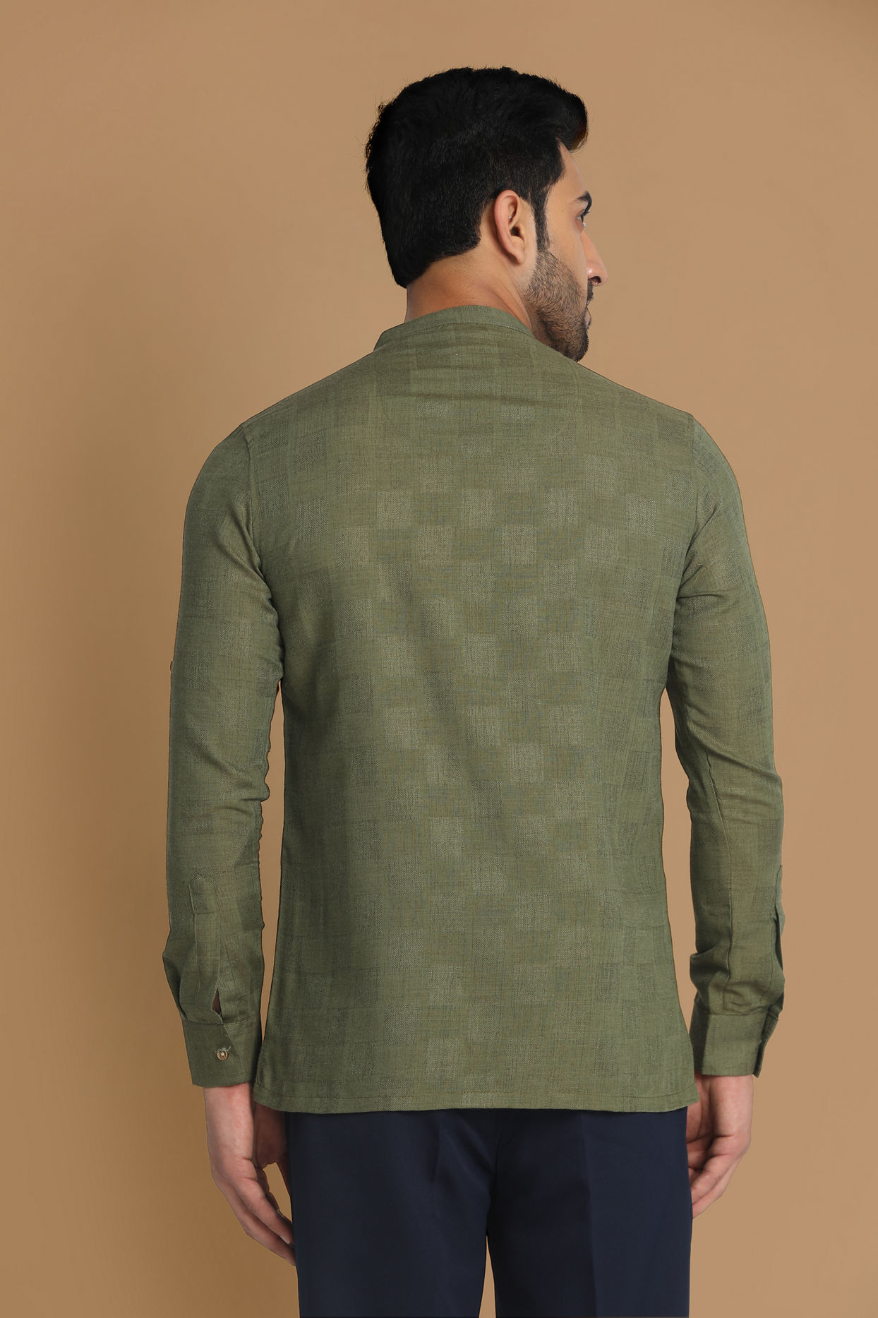 alt message - Manyavar Men Textured Green Kurta image number 1