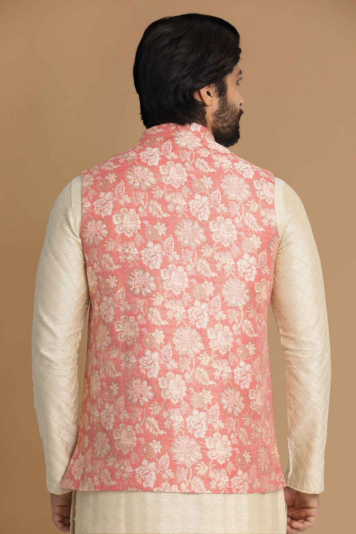 alt message - Manyavar Men Elegant Gajaree Jacket image number 2