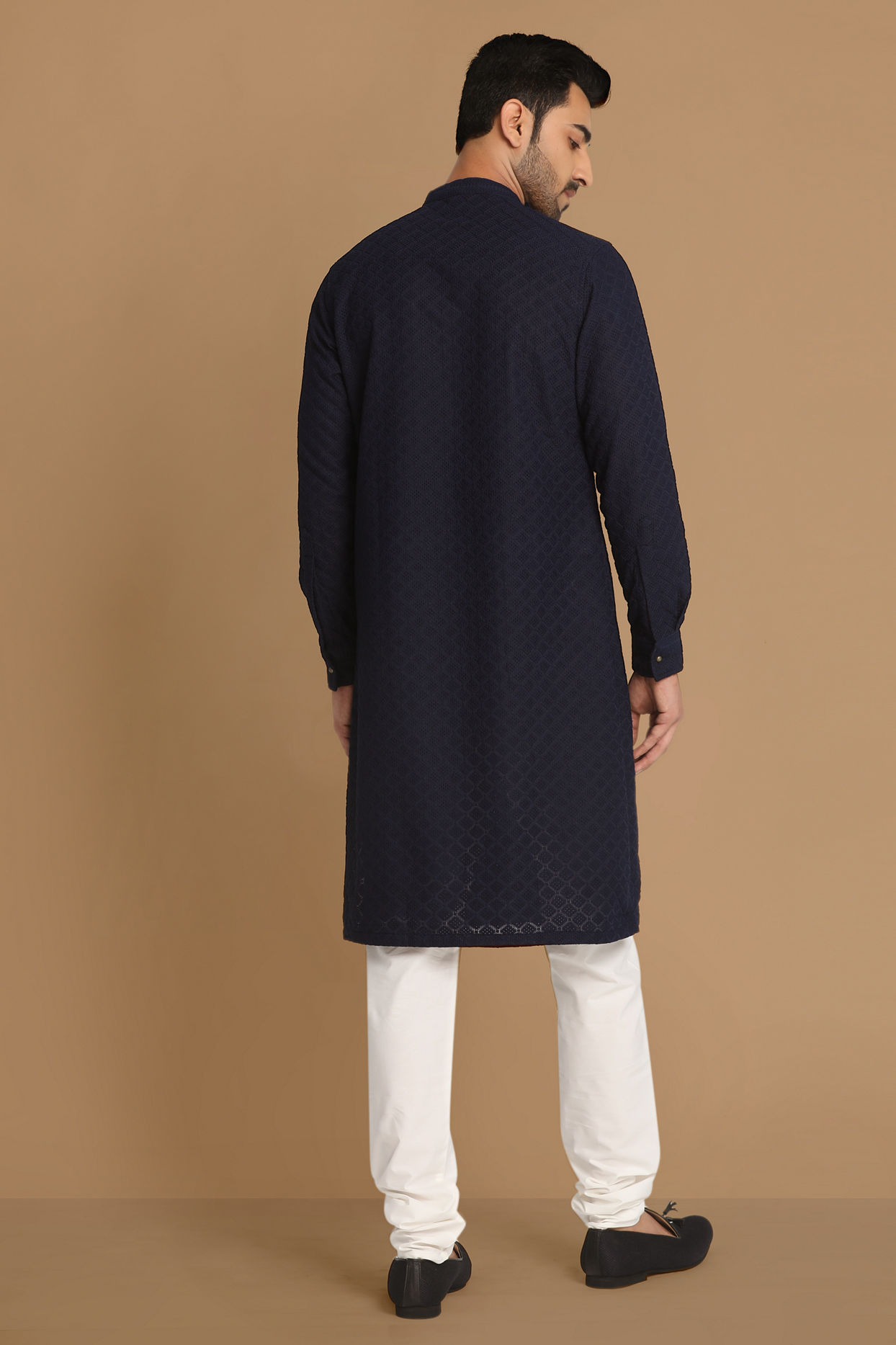 alt message - Manyavar Men Navy Blue Side Open Kurta Pajama image number 2