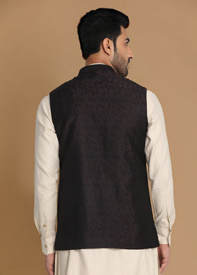 alt message - Manyavar Men Wine Red Bandhgala Jacket image number 2