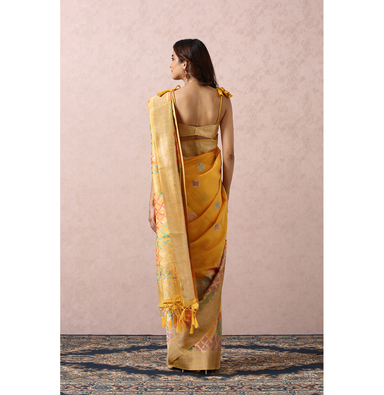 alt message - Mohey Women Yellow Art Silk Saree With Multicoloured Self-Design image number 2