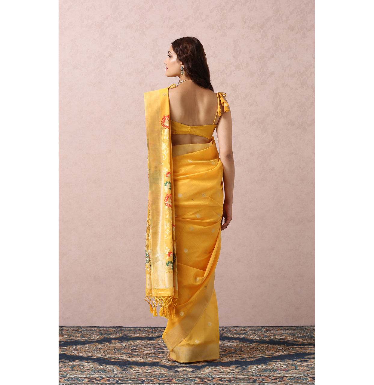 alt message - Mohey Women Yellow Floral Chanderi Saree image number 2