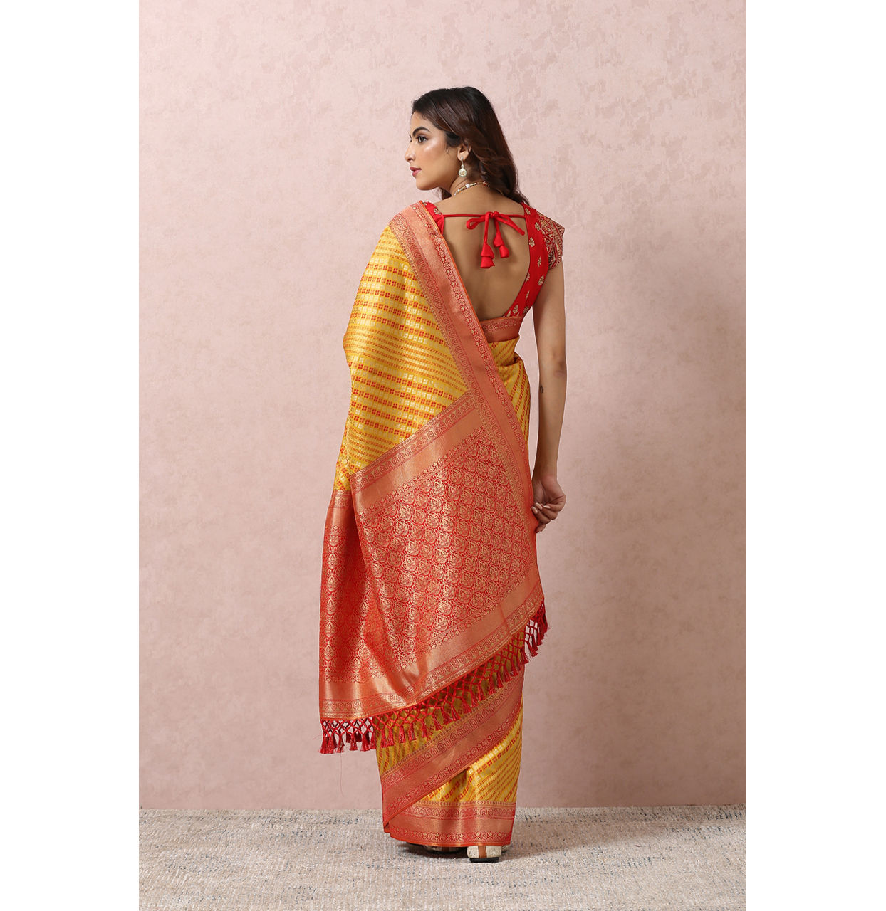 Mohey Women Yellow Art Silk Saree With Contrasting Border