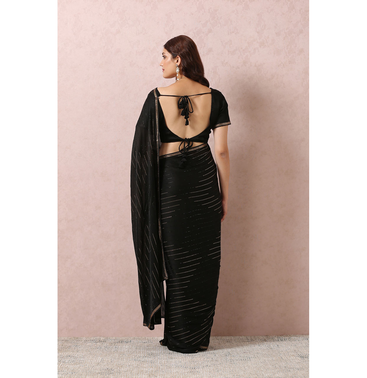 alt message - Mohey Women Black Chiffon Cocktail Saree image number 2