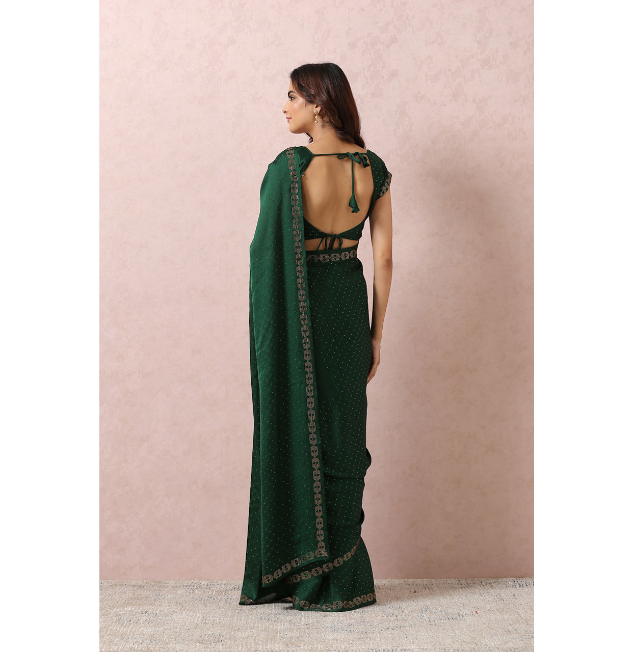 alt message - Mohey Women Bottle Green Satin Saree With Stone Embellishment image number 2