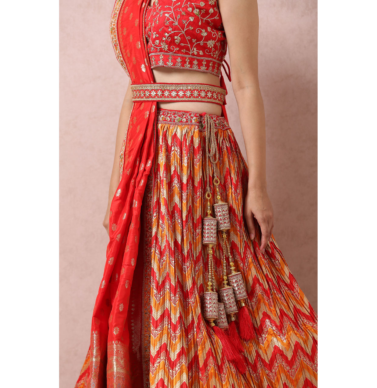 alt message - Mohey Women Mustard Yellow Lehenga With Border image number 4