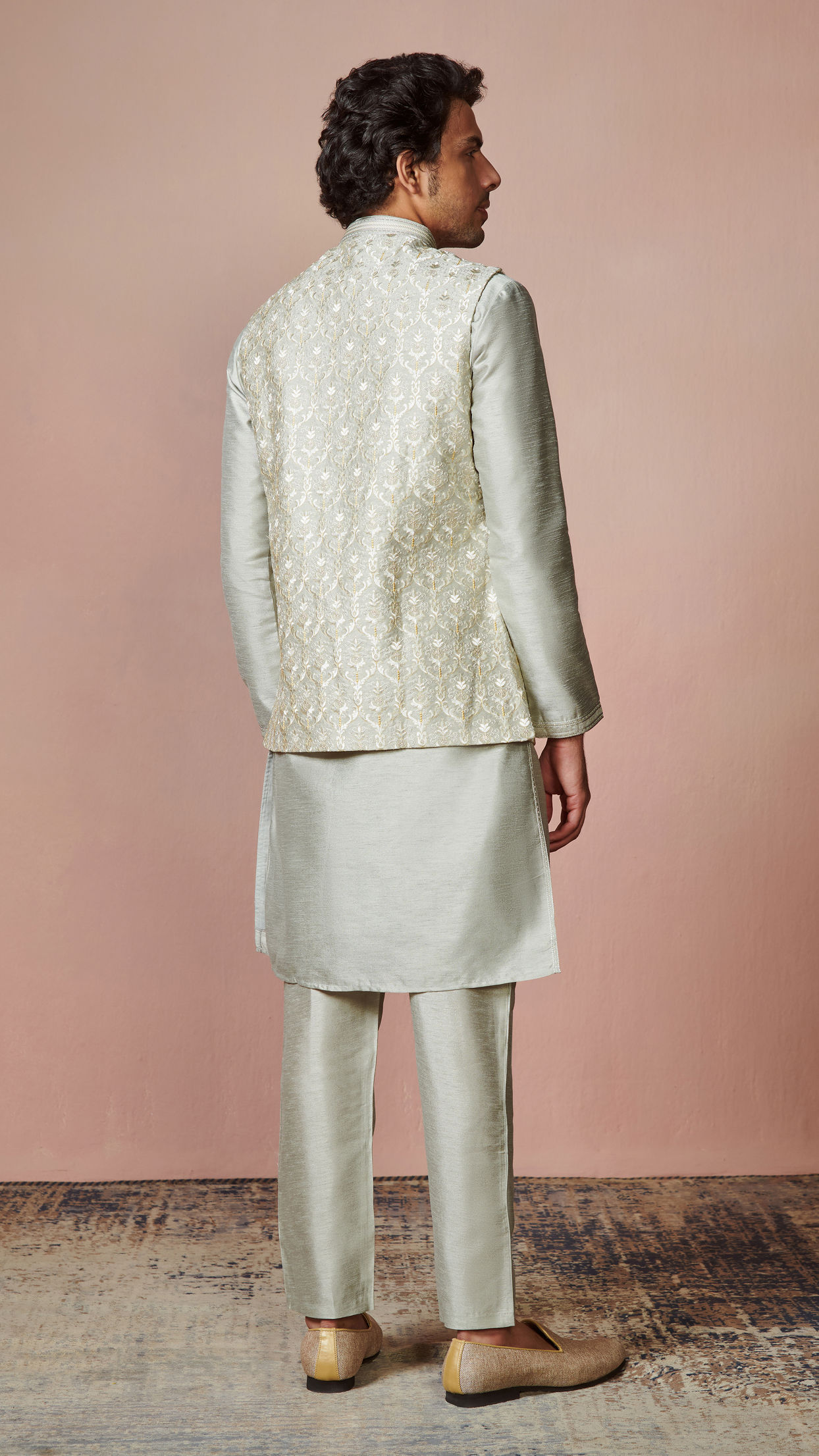 Manyavar Men Grey Kurta Jacket Set With Self Design