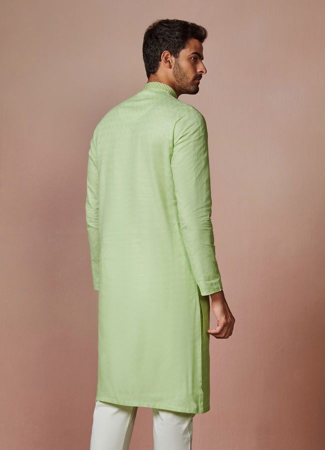 alt message - Manyavar Men Green Cotton Kurta With Embroidered Collar image number 4