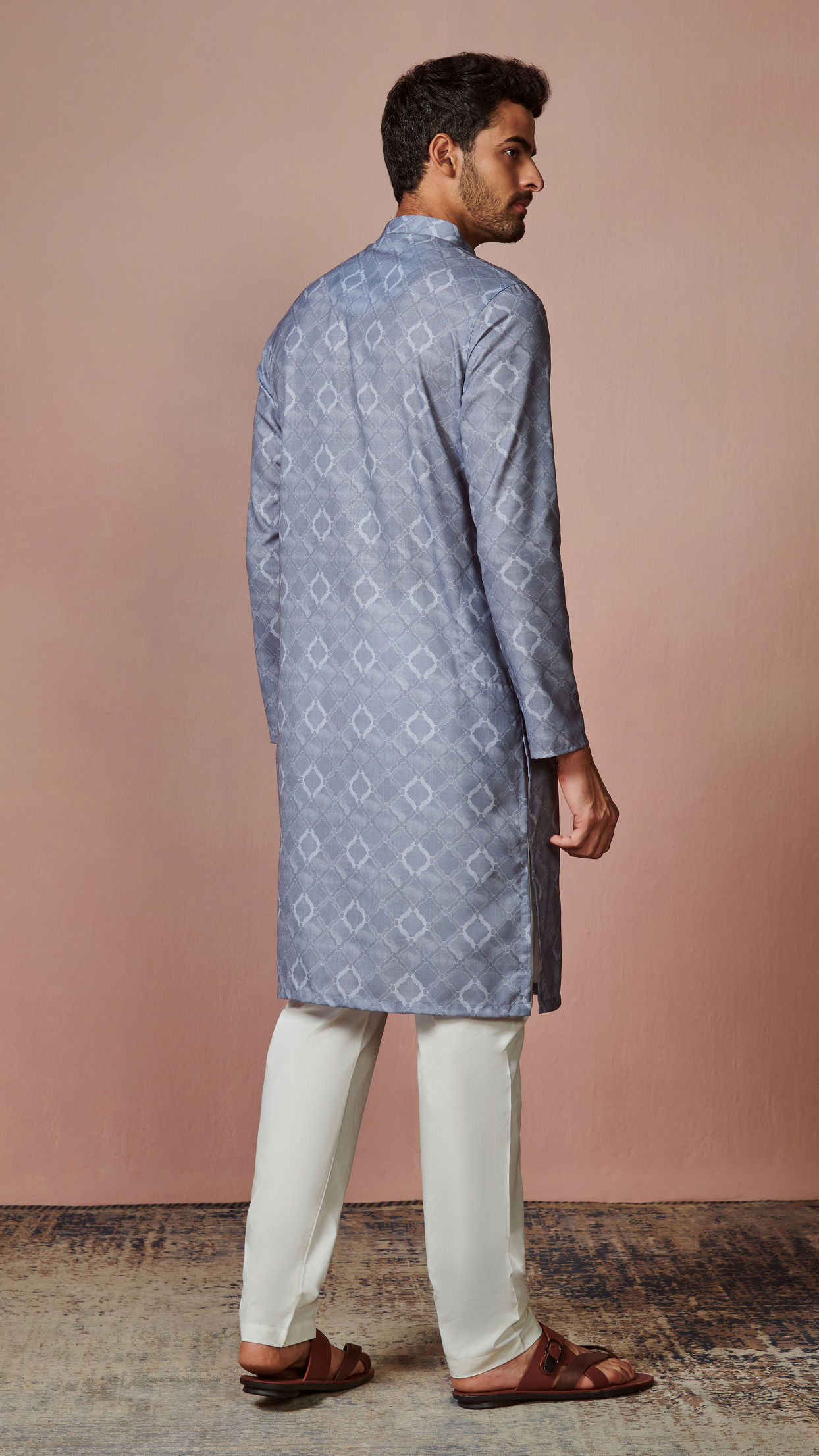 alt message - Manyavar Men Grey Bandhani Print Kurta image number 3