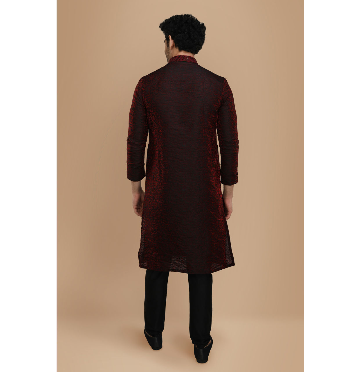 alt message - Manyavar Men Merlot Red Jacquard Kurta Set image number 2