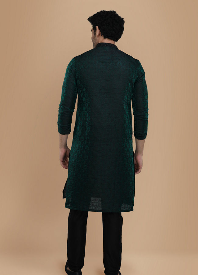 alt message - Manyavar Men Emerald Green Jacquard Kurta Set image number 2