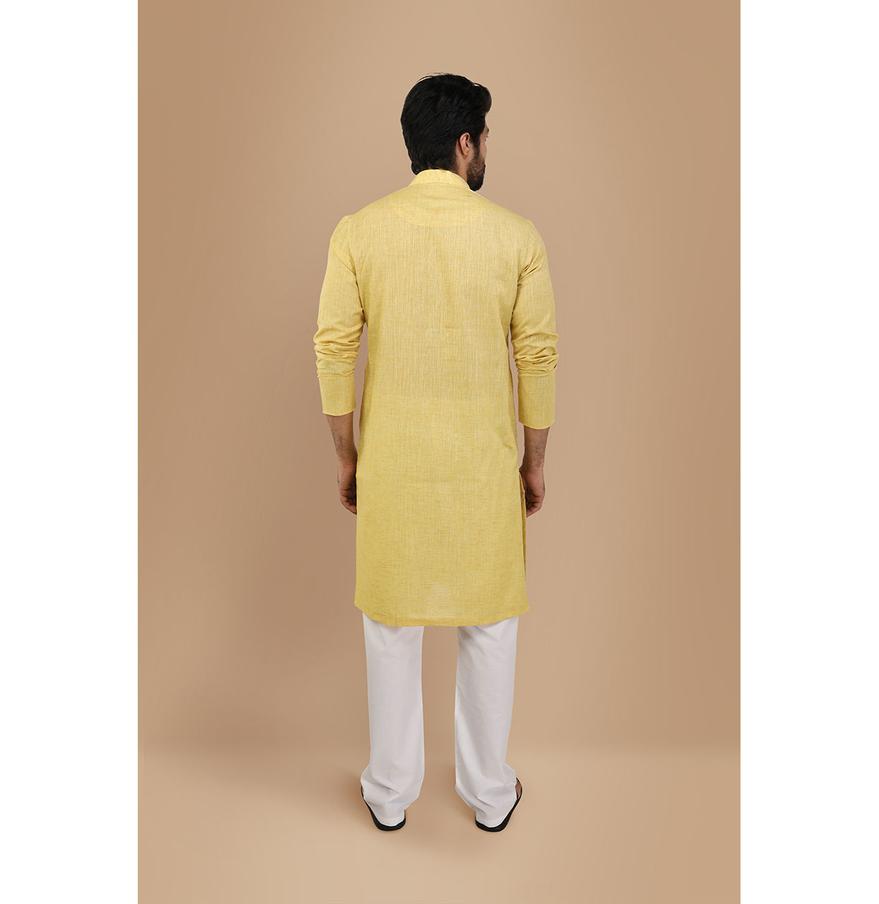 alt message - Manyavar Men Faded Yellow Solid Kurta image number 2