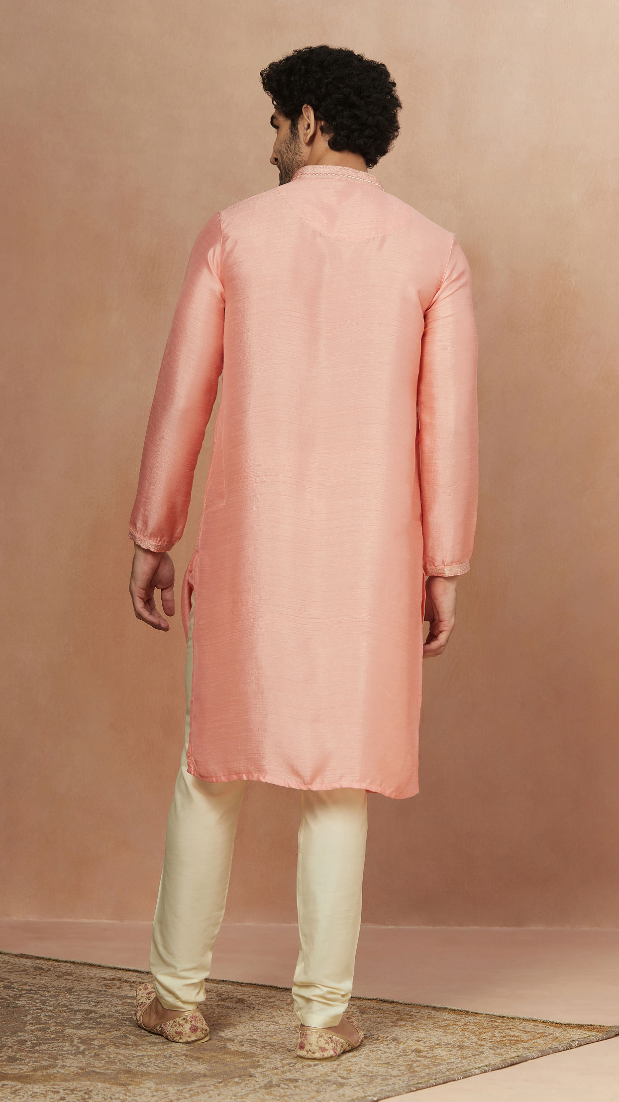 Manyavar Men Faded Pink Solid Kurta Pajama