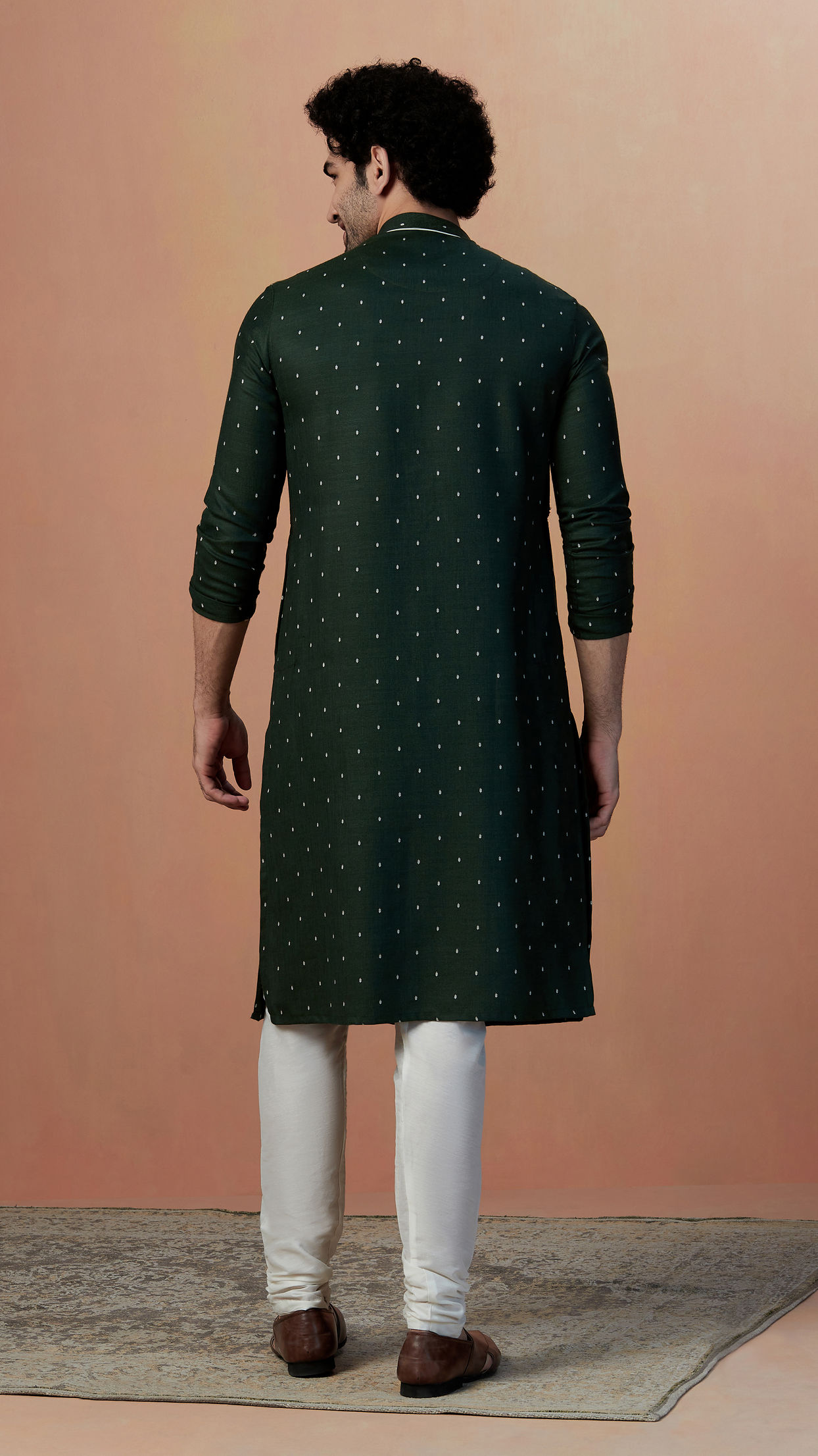 alt message - Manyavar Men Bottle Green Booti Print Kurta Pajama image number 4