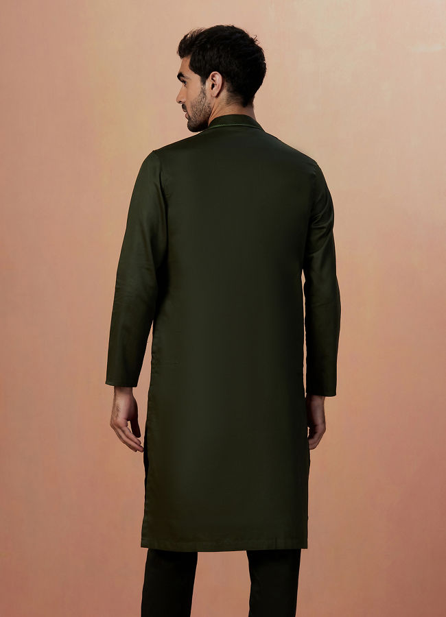 Manyavar Men Olive Green Plain Kurta Pajama image number 4