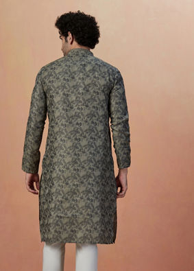 alt message - Manyavar Men Smoke Grey Printed Kurta Pajama image number 3