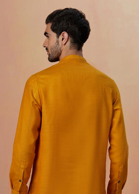 alt message - Manyavar Men Mustard Yellow Plain Short Kurta image number 3