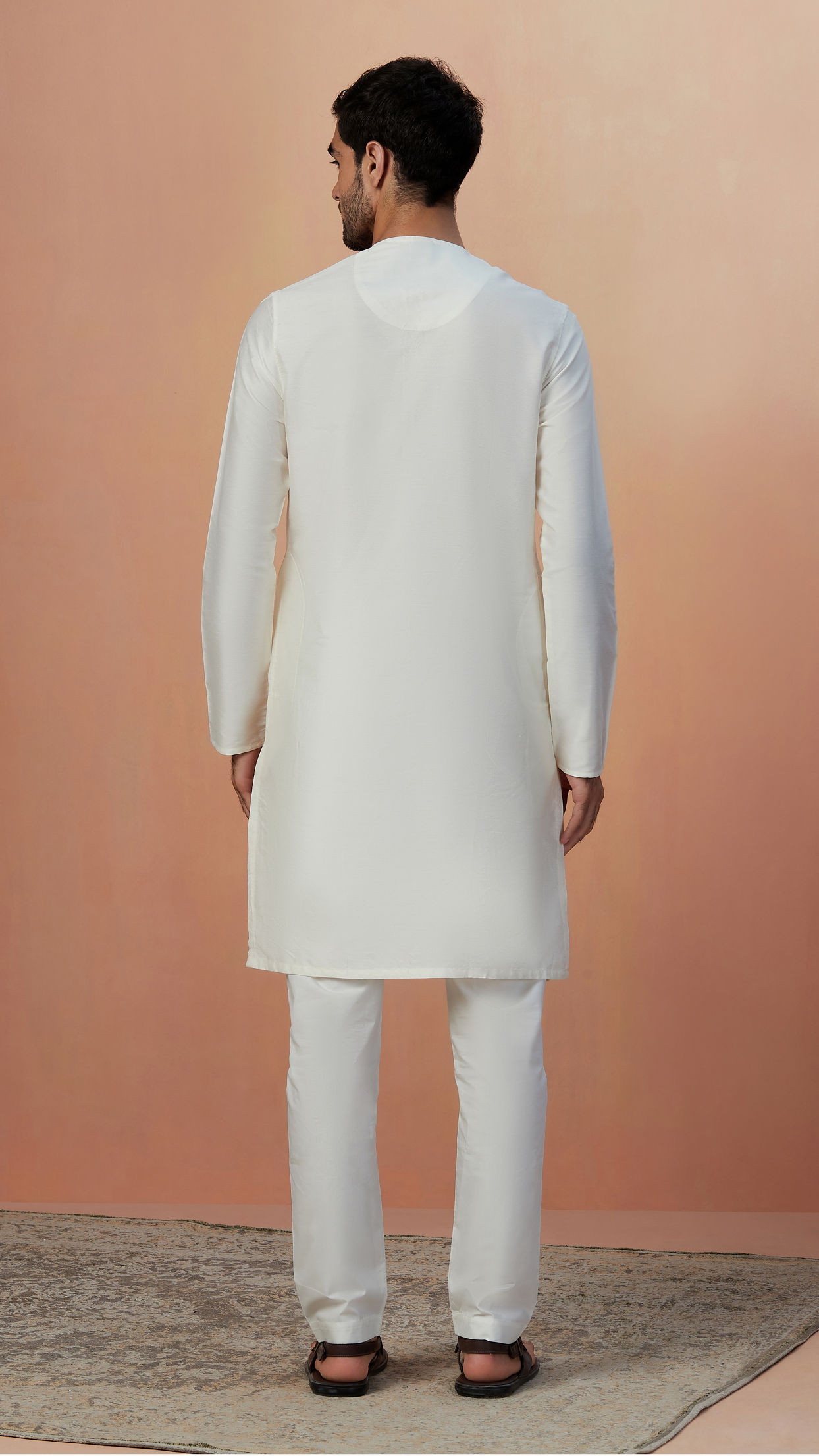 alt message - Manyavar Men White Plain Kurta image number 3