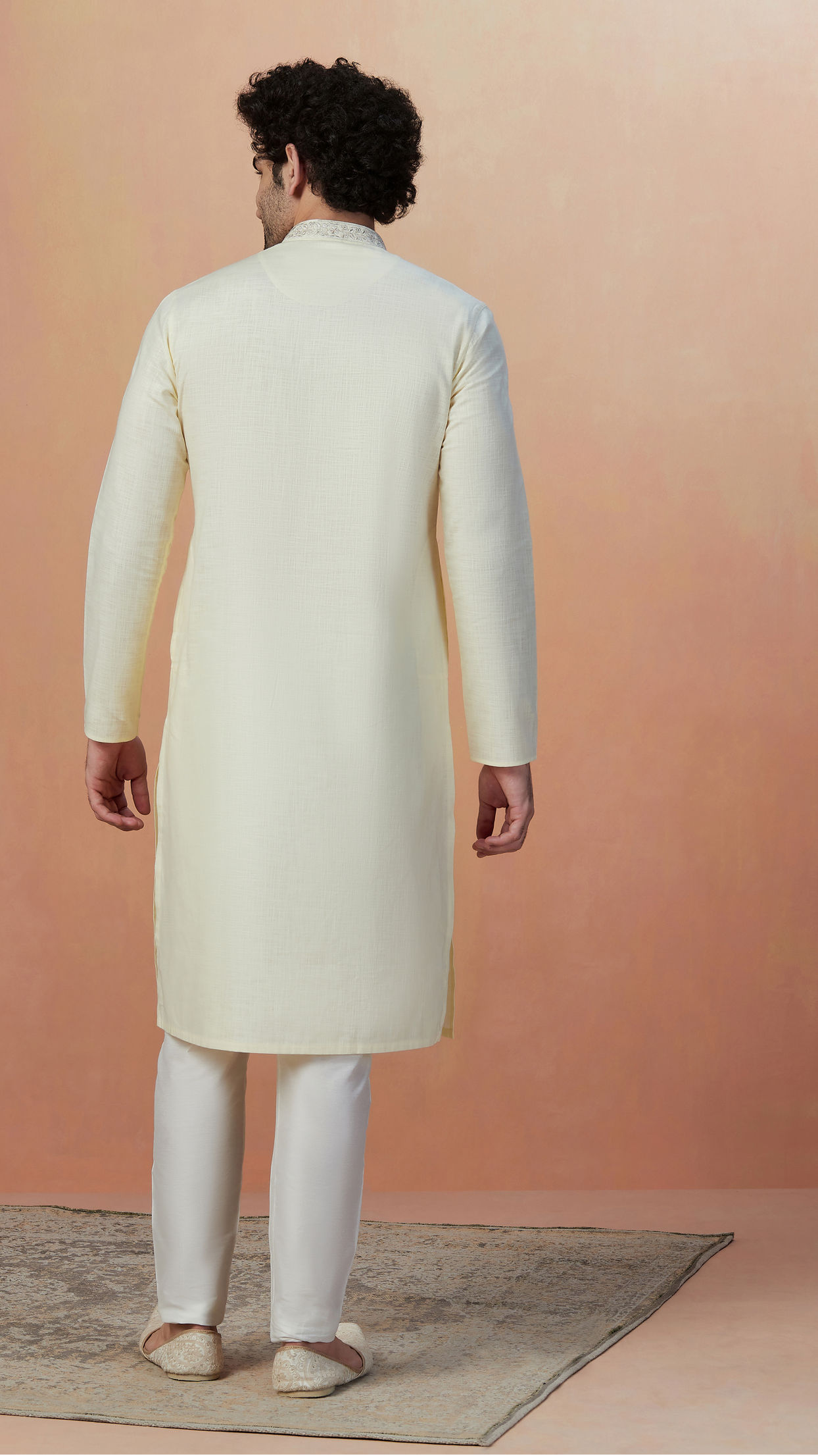 alt message - Manyavar Men Light Cream Plain Kurta Pajama image number 3