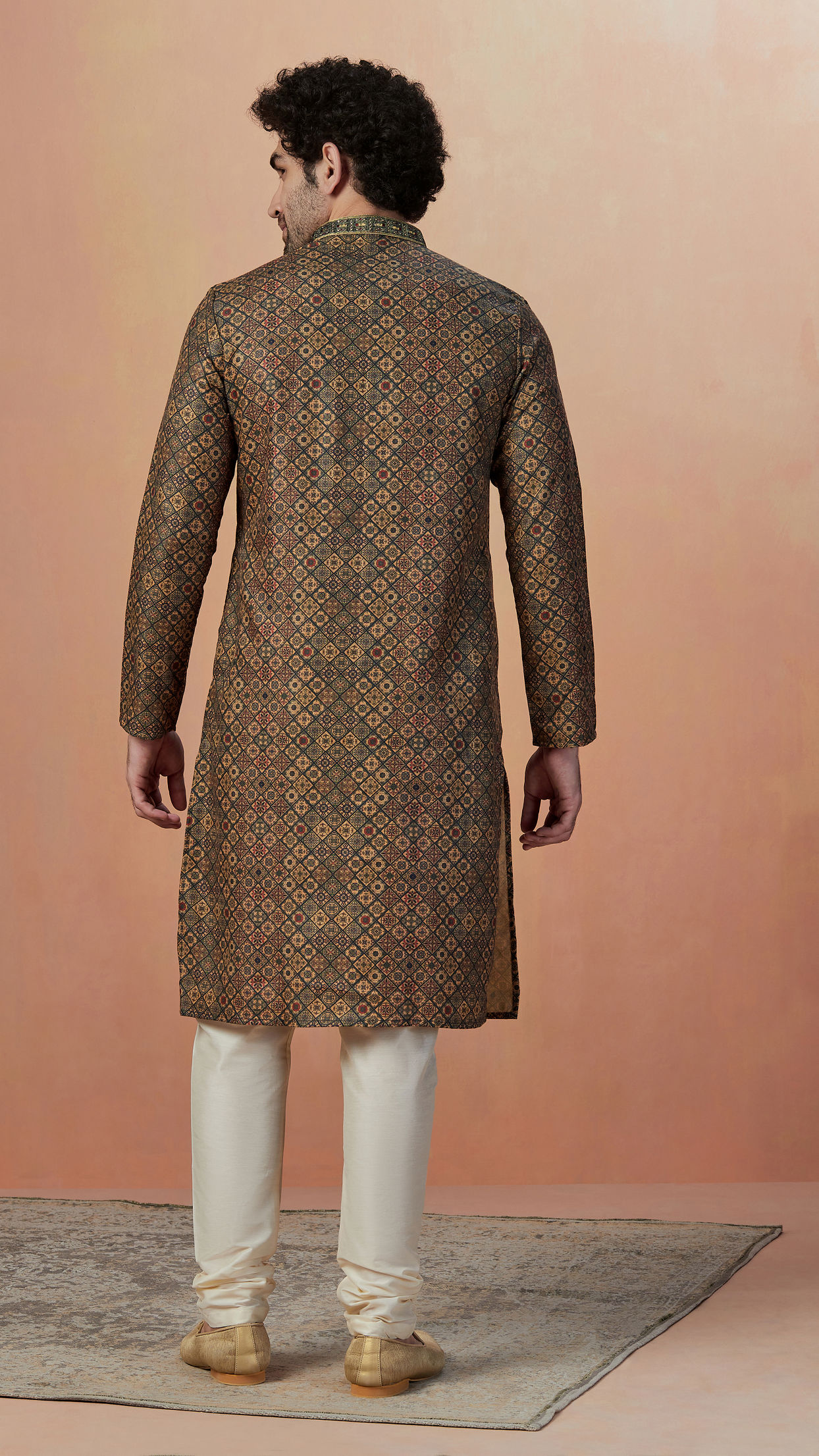 Manyavar Men Green Multicolor Printed Kurta Pajama