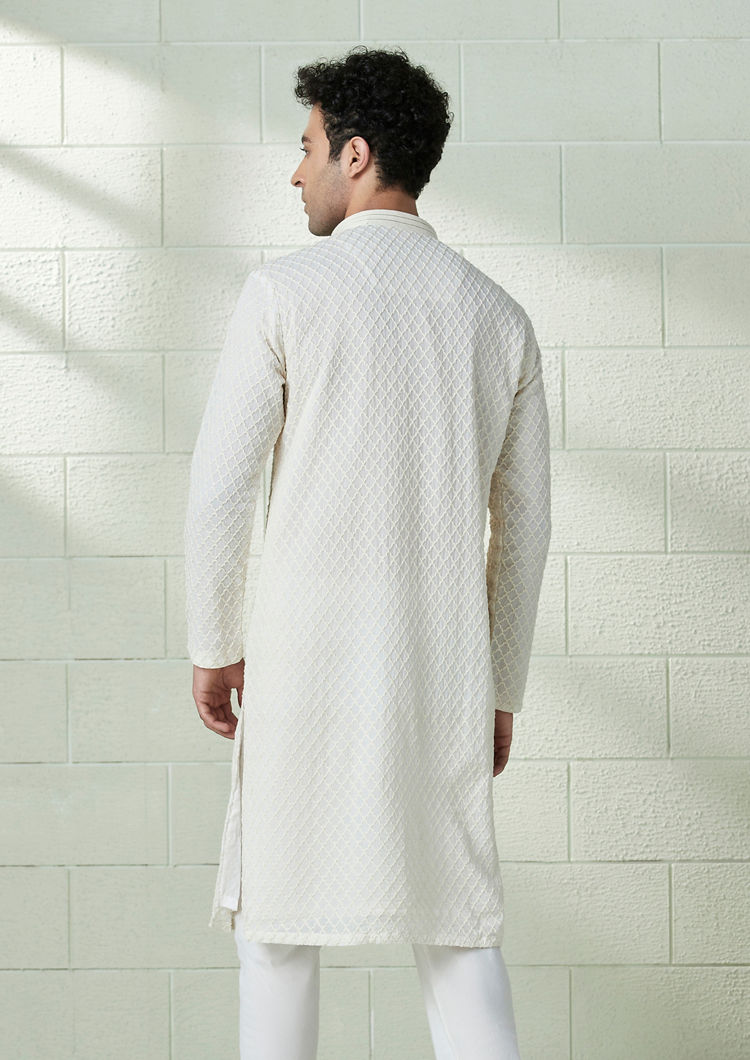 Twamev Men Creamy White Chikankari Embroidered Kurta Set image number 3