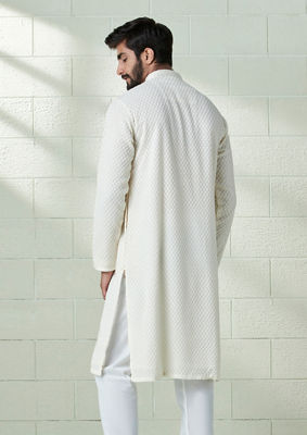 alt message - Twamev Men Ivory White Chikankari Embroidered Kurta Set image number 3