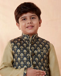 Manyavar Boys Boys Pista Kurta Jacket Set