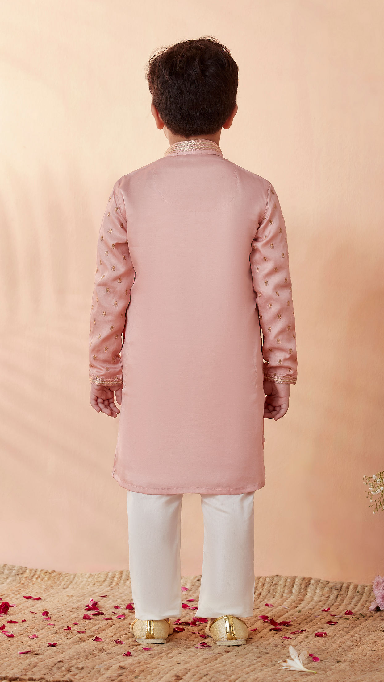 alt message - Manyavar Boys Boys Coral Pink Self Motif Kurta Set image number 2