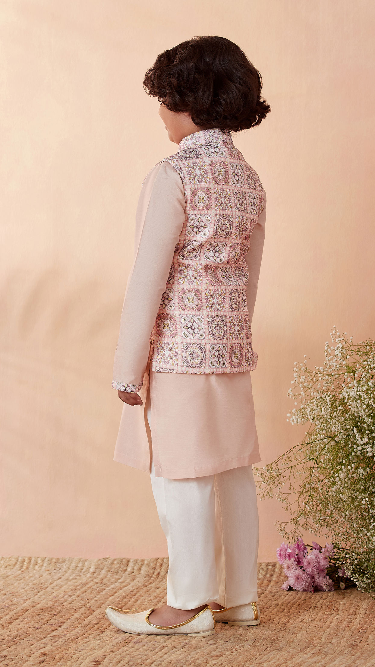 alt message - Manyavar Boys Boys Pink Chikan Kurta Jacket Set image number 3