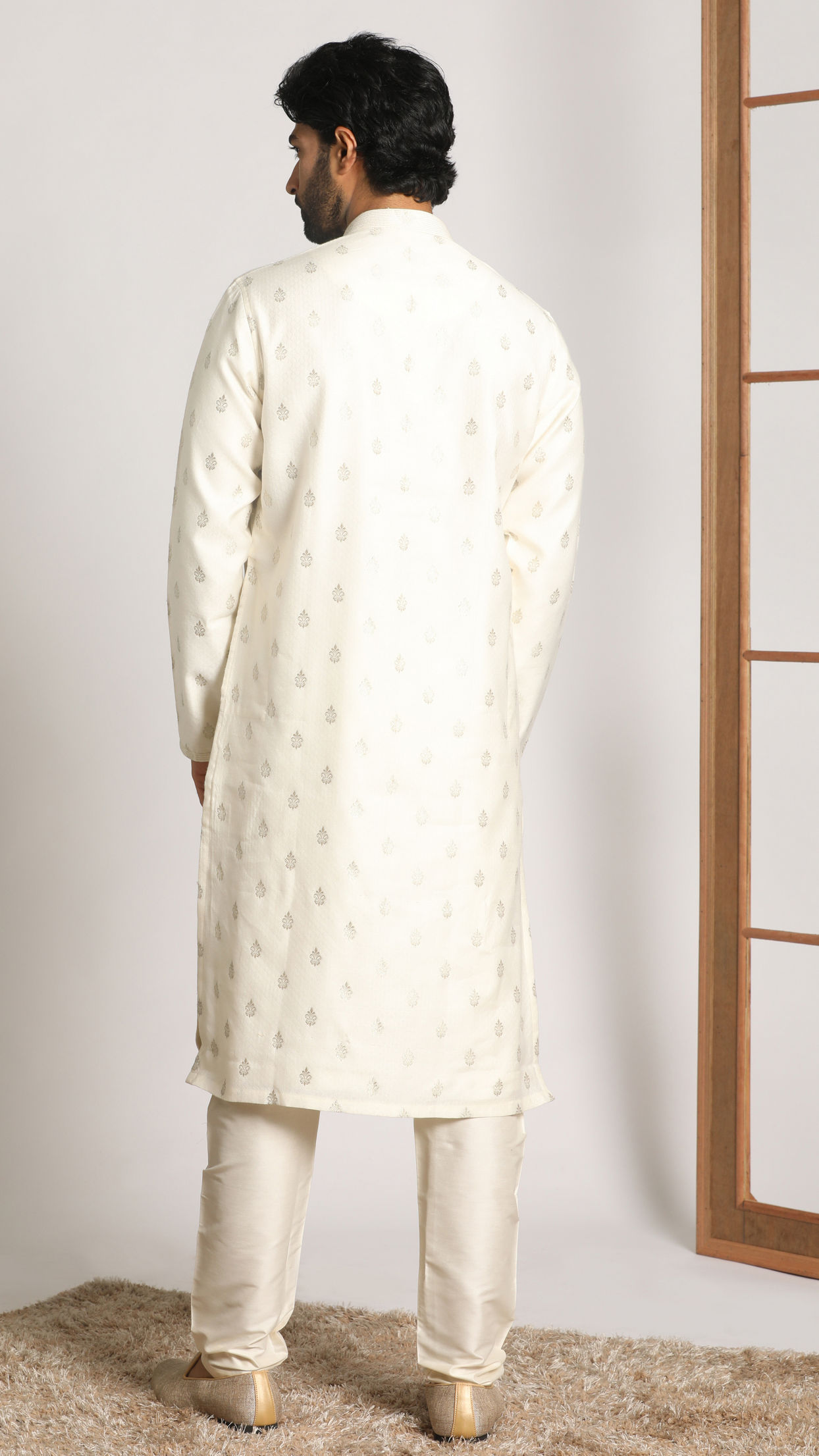 alt message - Manyavar Men Pearl White Kurta Jacket With Printed Motifs image number 3