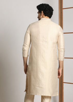 Off White Festive Kurta With Printed Motifs image number 4