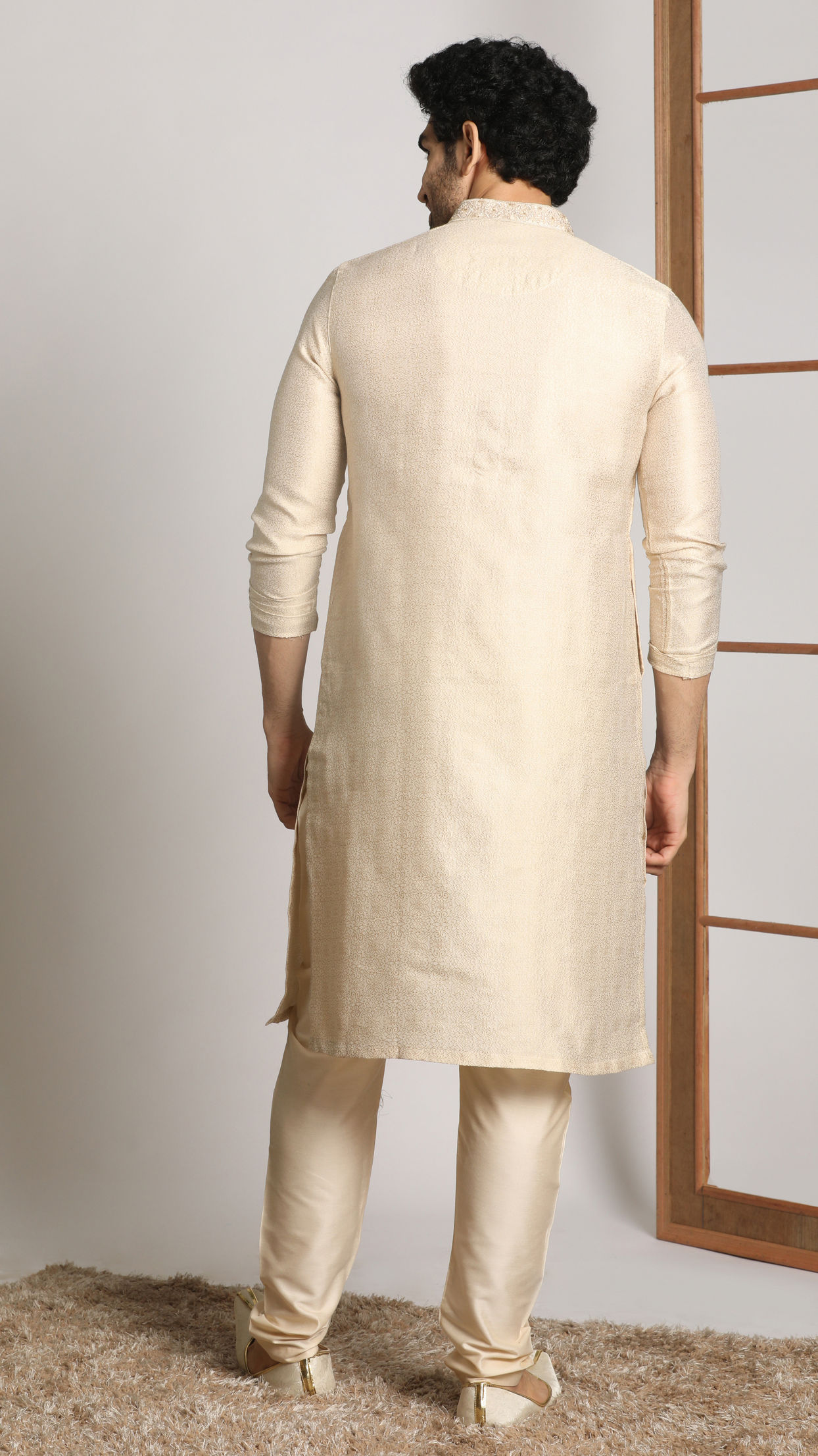 Off White Festive Kurta With Printed Motifs image number 3