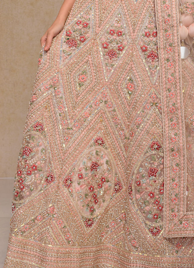 alt message - Mohey Women Blush Pink Embellished Lehenga image number 3