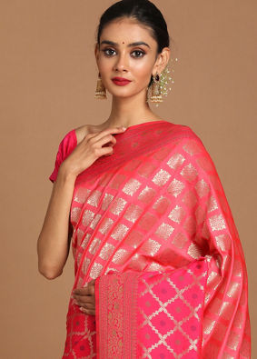 alt message - Mohey Women Enchanting Rani Pink Saree image number 1