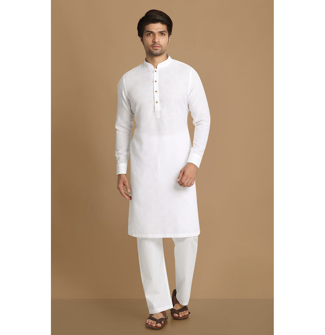 alt message - Manyavar Men Summer Essential White Kurta image number 1