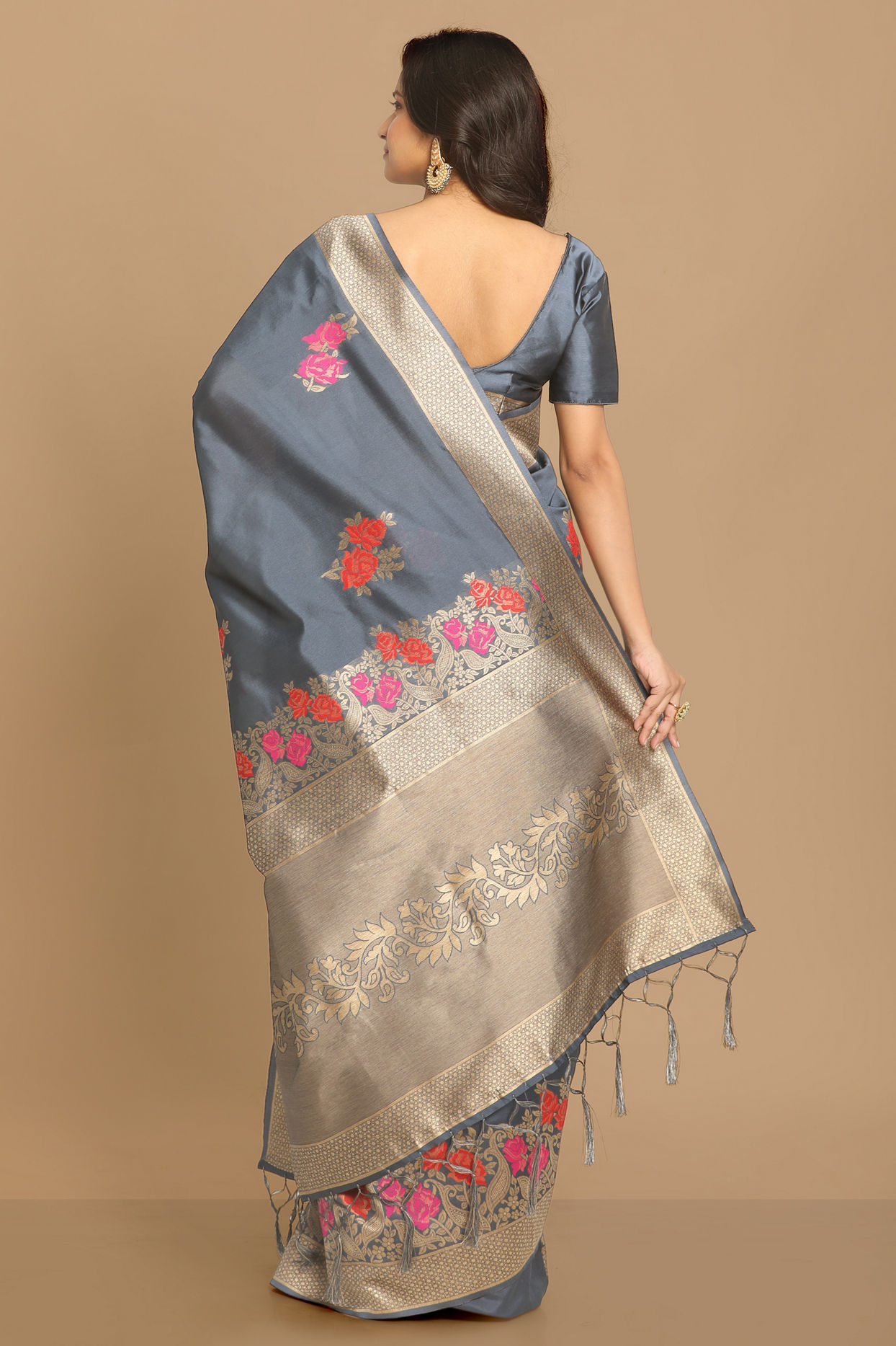 Mohey Women Graceful Grey Weaved Saree