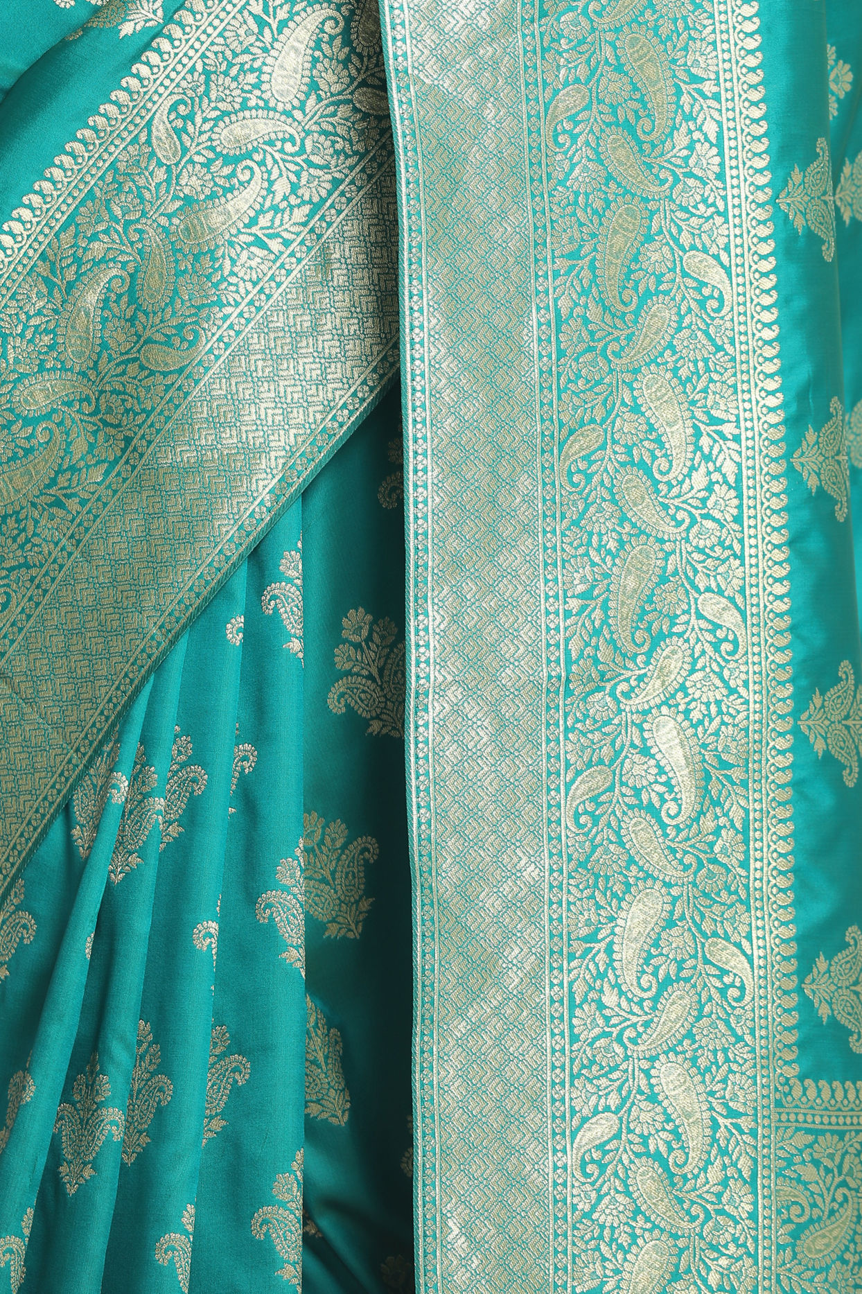 Mohey Women Sensuous Sea Green Saree