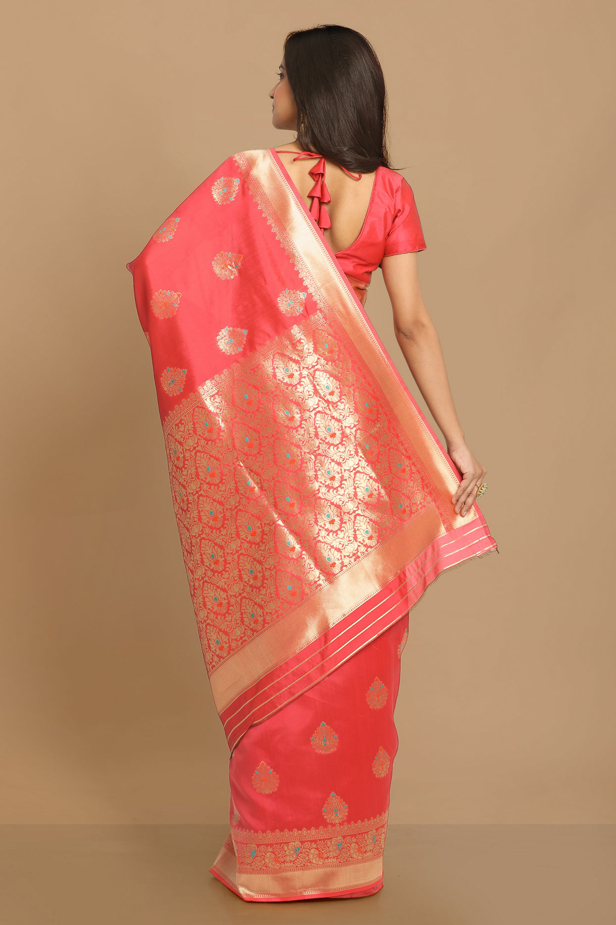 alt message - Mohey Women Pink Weaved Saree image number 3