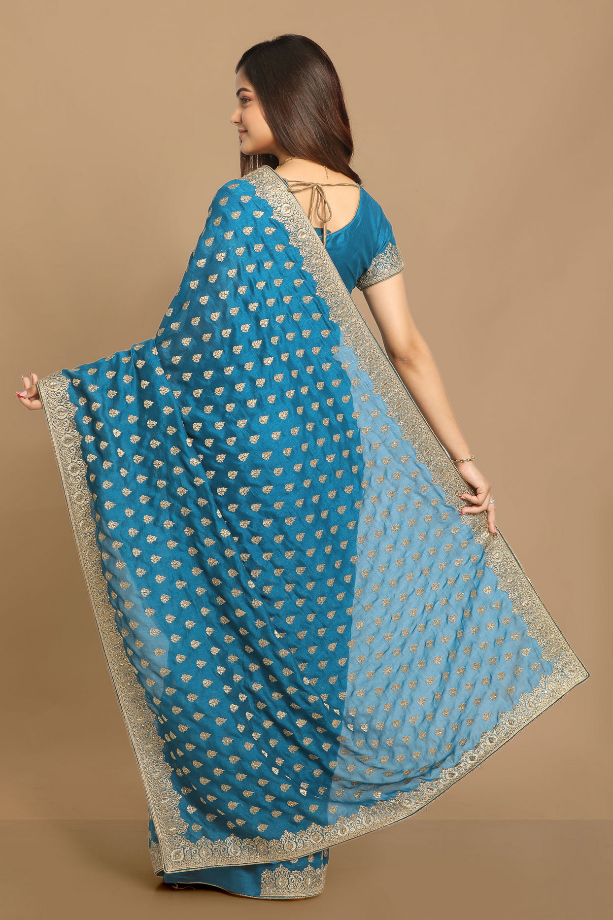 Mohey Women Enigmatic Blue Saree