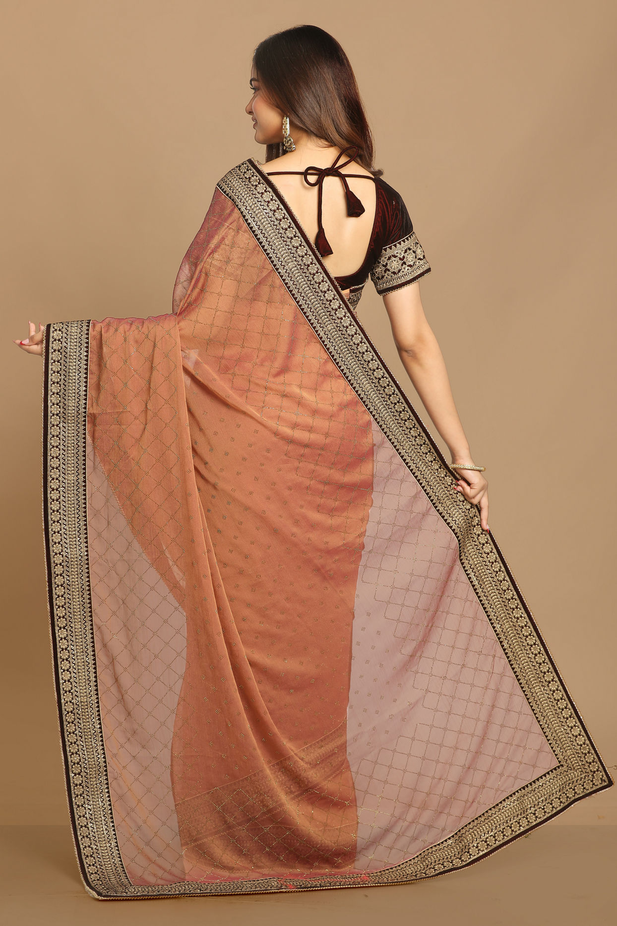 Mohey Women Delicate Peach Colour Saree image number 3